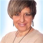 Mujer que da clases de apoyo y repaso de cualquier asignatura de ESO